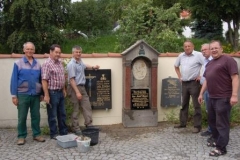 2013-06-22 Grabsteine Wiederaufstellung 031